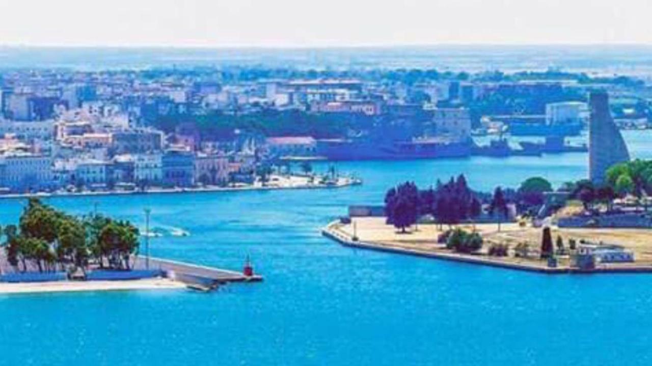 Casa Vacanze Corso Roma Brindisi Bagian luar foto